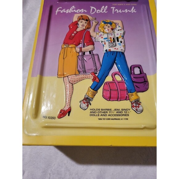 1980s Tara Toy Corp Fashion Doll Trunk Yellow Barbie Jem Sindy Holds 3 Dolls - Picture 2 of 11